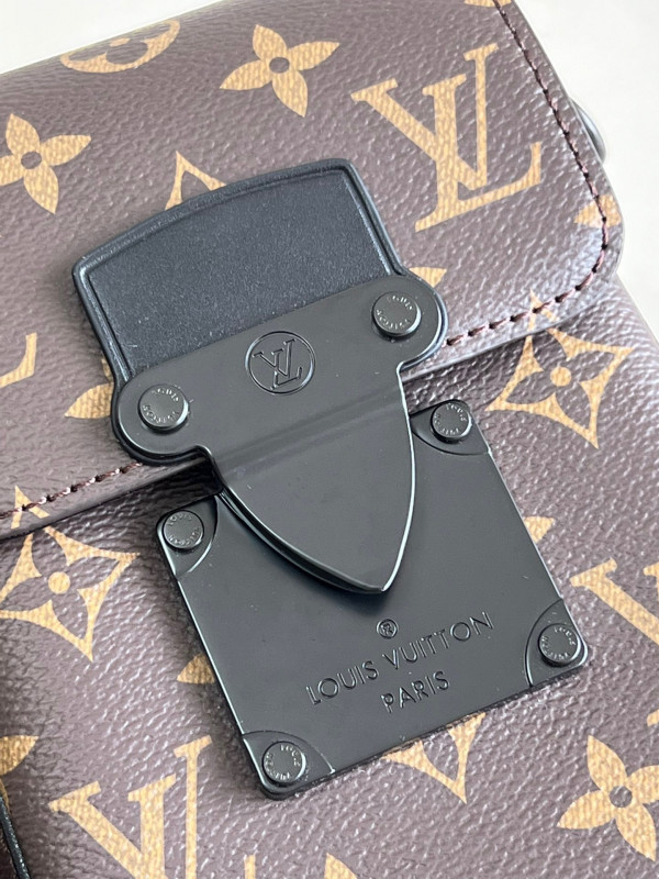 l**is V*t*n s-lock vertical wearable wallet