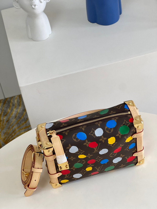 l**is V*t*n side trunk mm