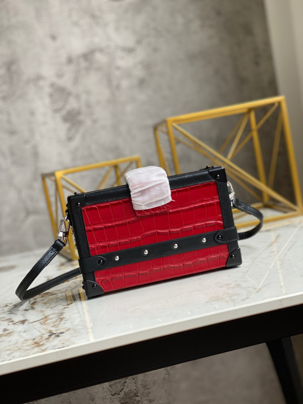 l**is V*t*n petite malle