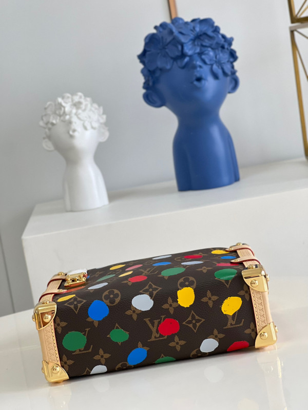 l**is V*t*n side trunk mm