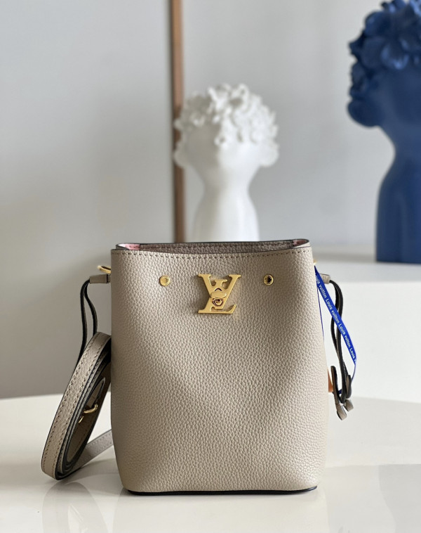 l**is V*t*n nano lockme bucket