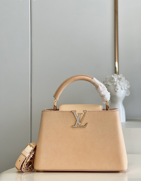 l**is V*t*n capucines bb