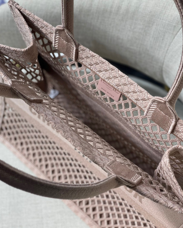 medium D*or book tote