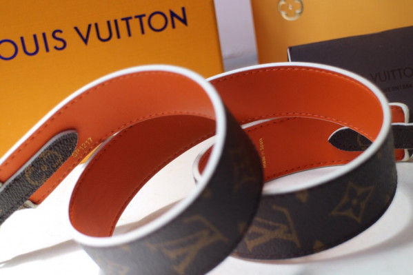 l**is V*t*n monogram strap