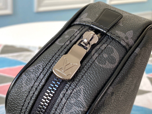 l**is V*t*n toiletry pouch pm