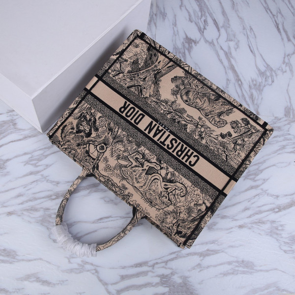 large D*or book tote