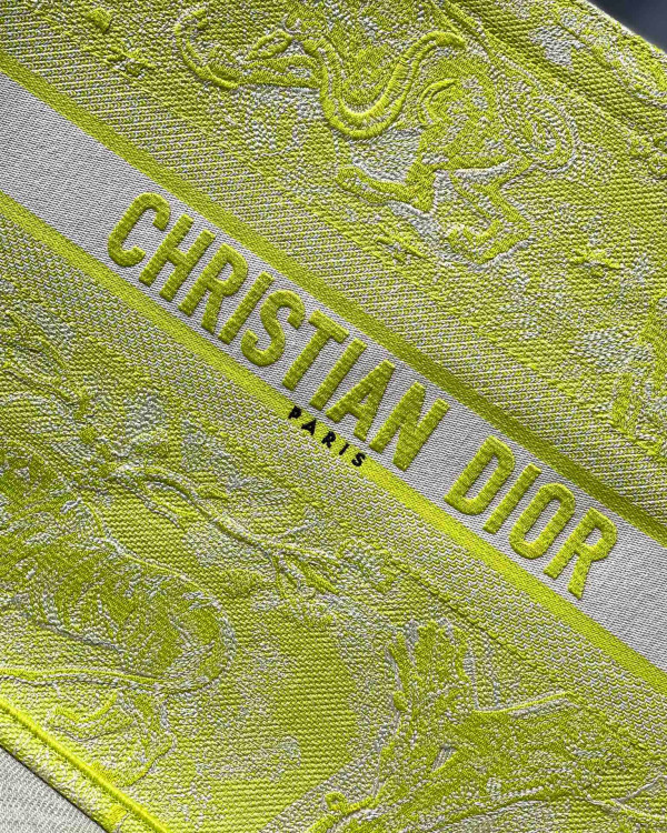 large D*or book tote