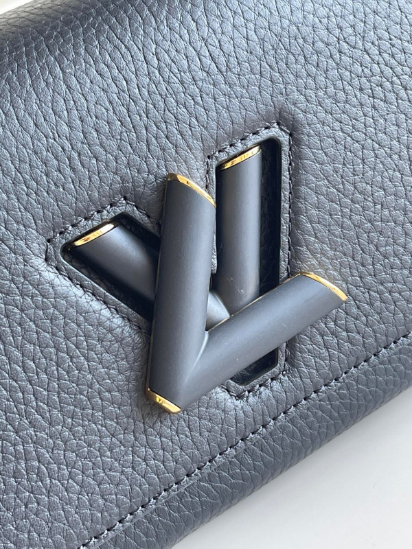 l**is V*t*n twist mm