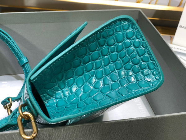 Ba*len*cia*ga hourglass