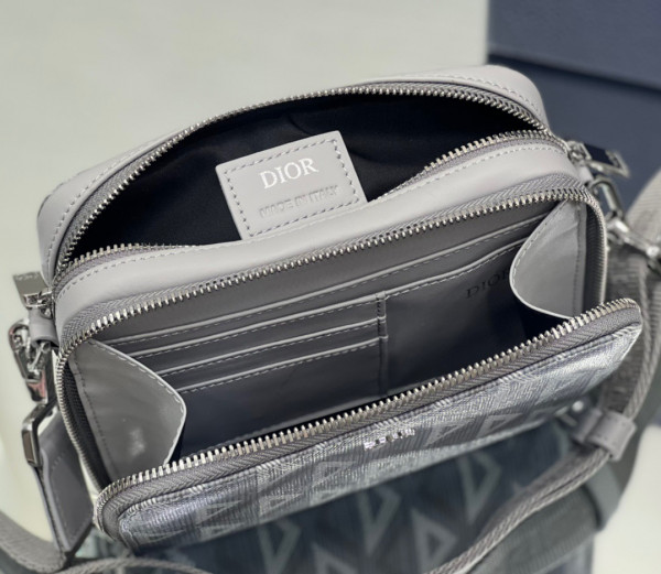 D*or messenger pouch