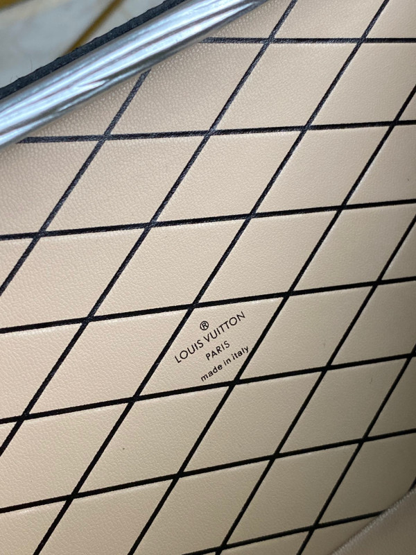 l**is V*t*n petite malle