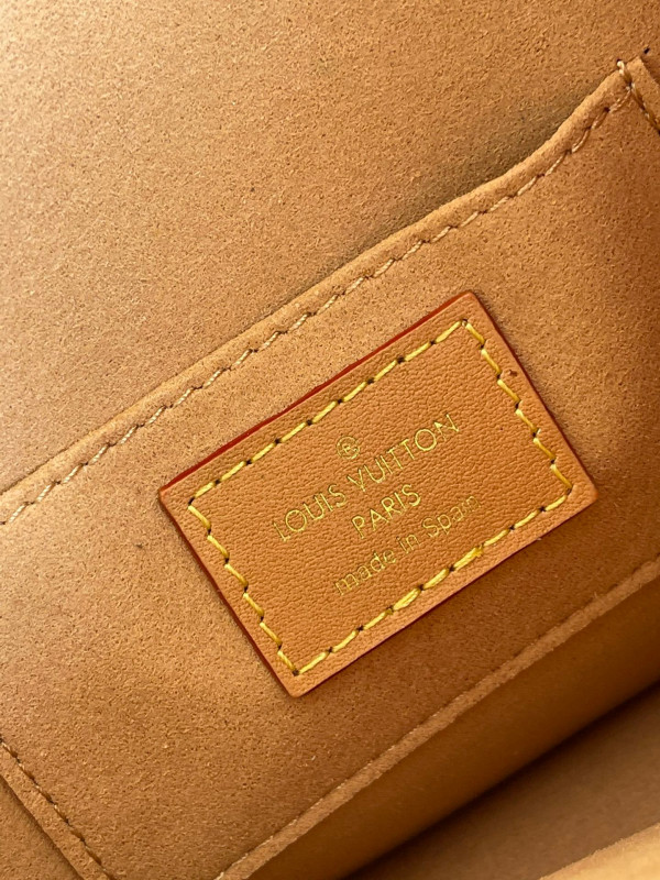 l**is V*t*n since 1854 dauphine mini