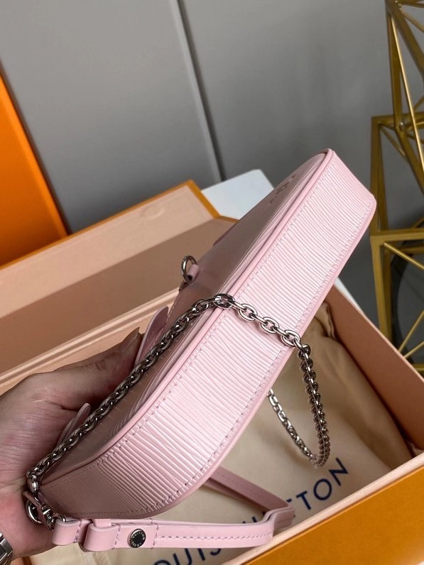 l**is V*t*n easy pouch on strap