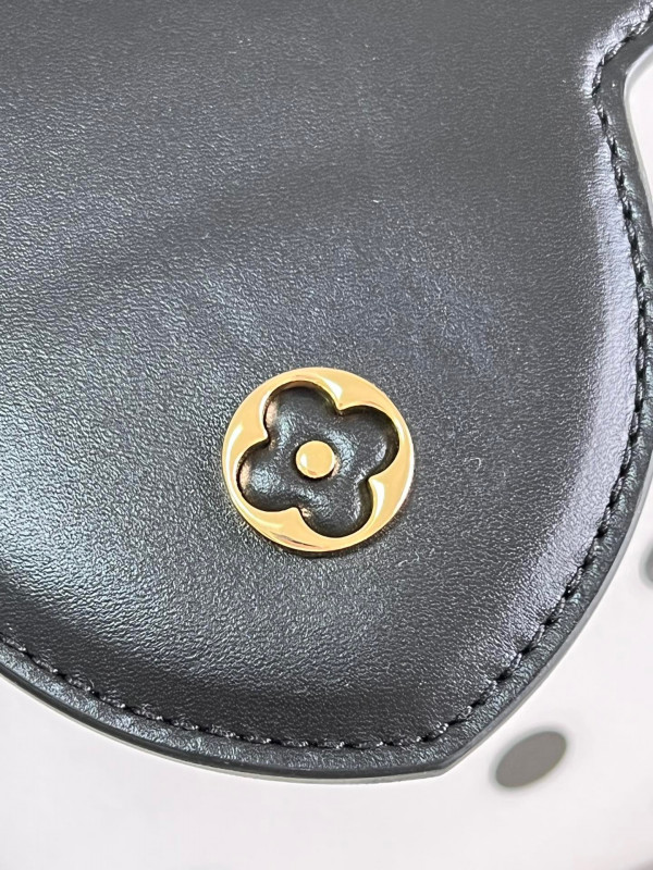 l**is V*t*n capucines mm