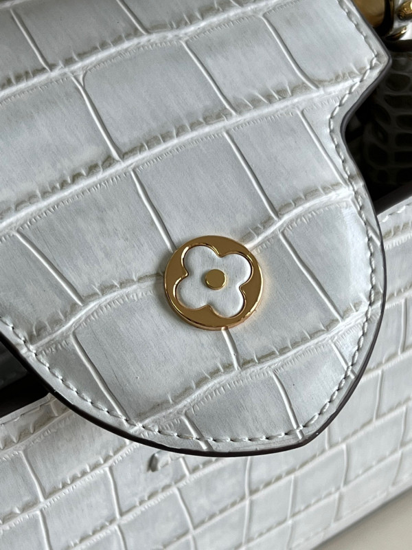 l**is V*t*n capucines bb