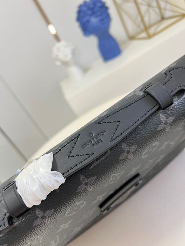 l**is V*t*n s lock briefcase