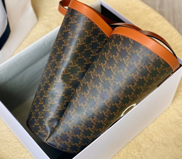 Ce**e medium couffin cuir triomphe