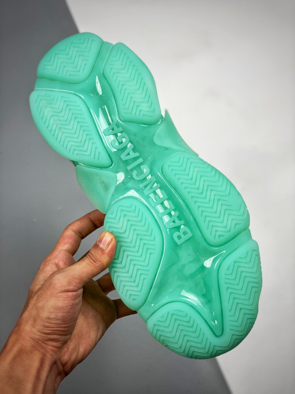 Ba*len*cia*ga triple s