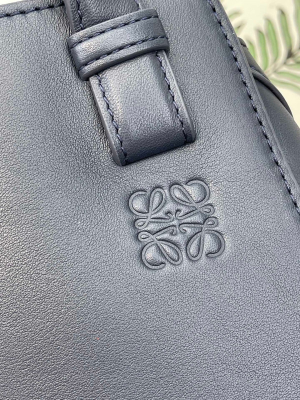 LOEWE Hammock Nugget bag