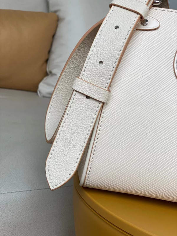 l**is V*t*n grenelle tote mm