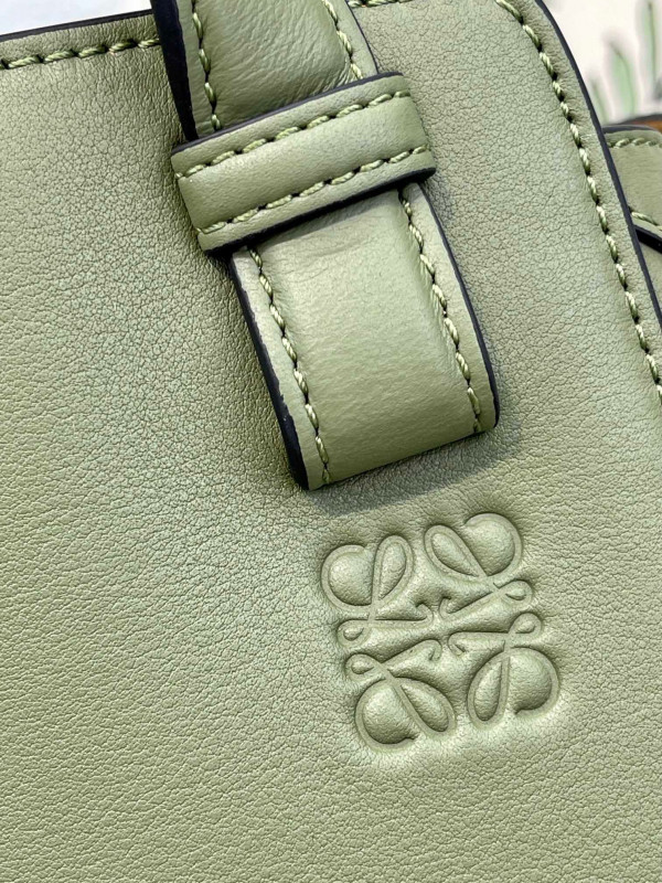 LOEWE Hammock Nugget bag