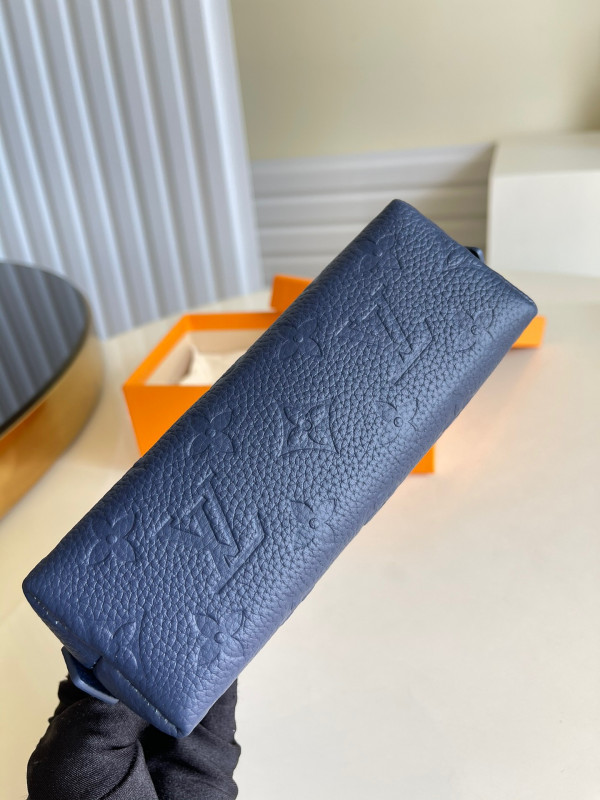 l**is V*t*n cosmetic pouch