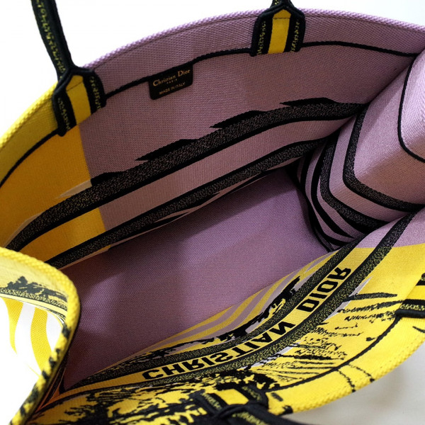 large D*or book tote