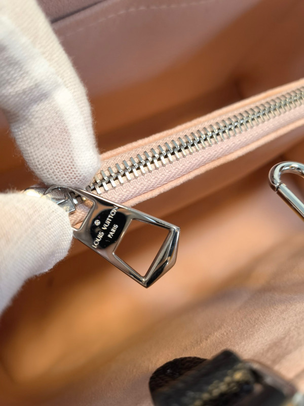 l**is V*t*n marelle tote bb