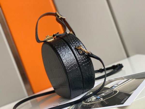 l**is V*t*n petite boite chapeau