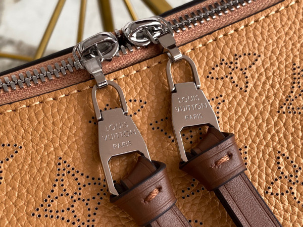 l**is V*t*n beaubourg hobo mm