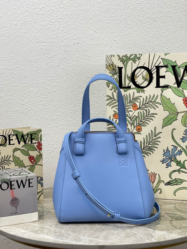 LOEWE Hammock Nugget bag