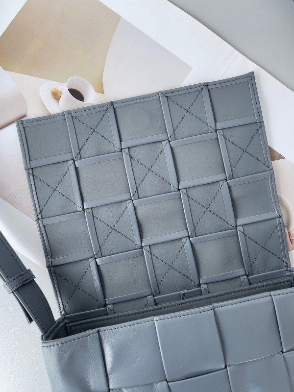 Bo*te*ga ve*ne*ta cassette