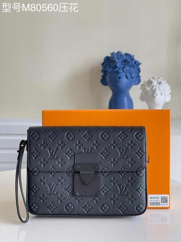 l**is V*t*n s lock a4 pouch