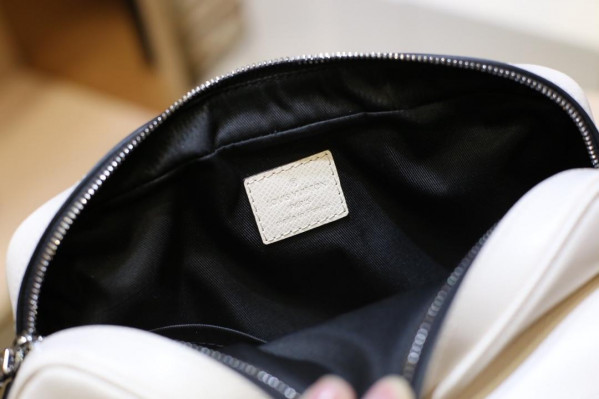 l**is V*t*n messenger