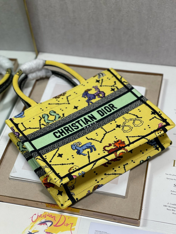 small D*or book tote