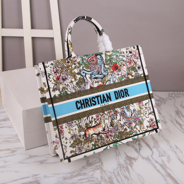 large D*or book tote