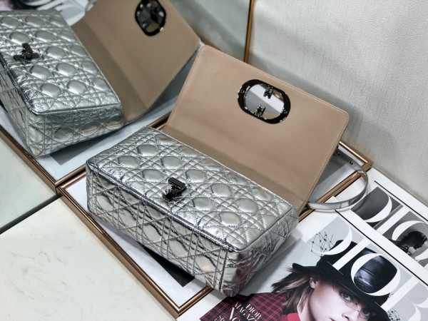 D*or medium D*or caro bag