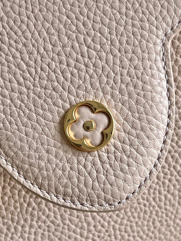 l**is V*t*n capucines bb