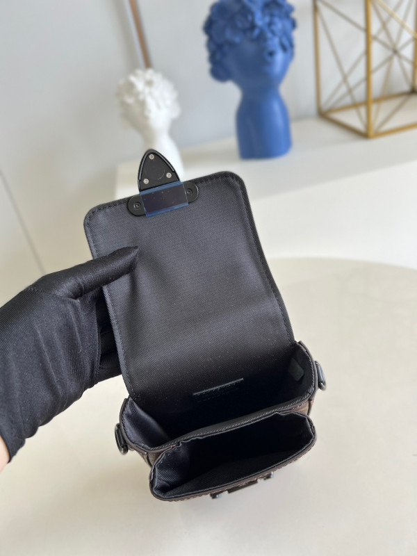 l**is V*t*n s-lock vertical wearable wallet