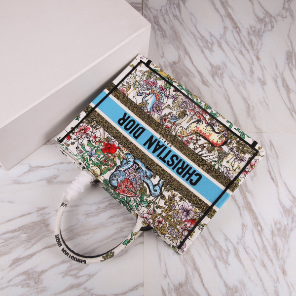 medium D*or book tote