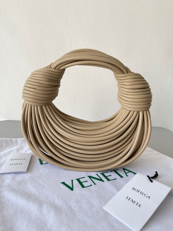 Bo*te*ga ve*ne*ta double knot