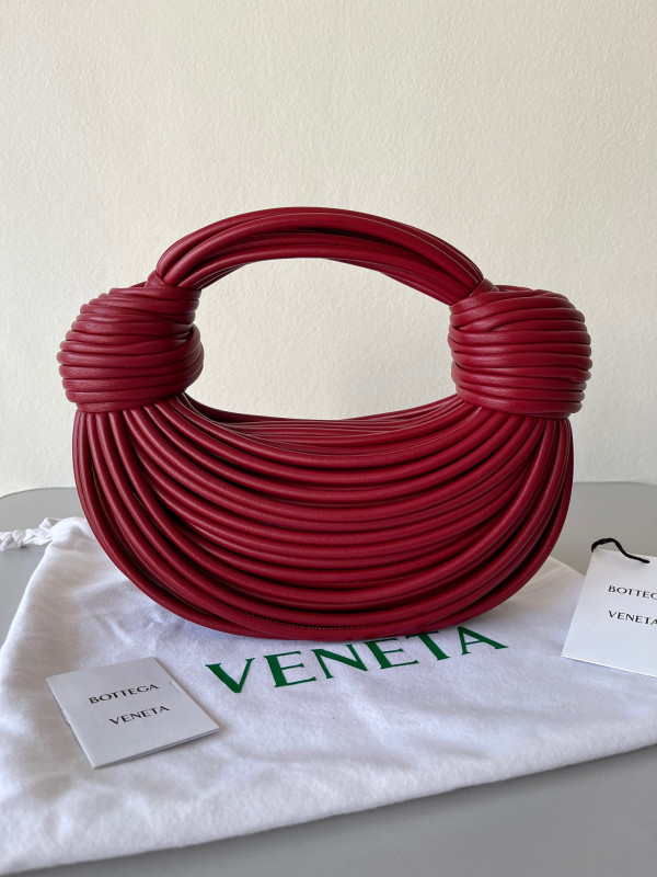 Bo*te*ga ve*ne*ta double knot