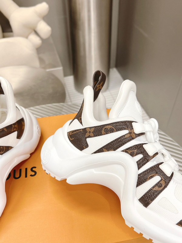 l**is V*t*n archlight sneaker