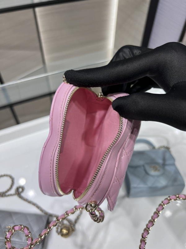 CL HEART CLUTCH WITH CHAIN
