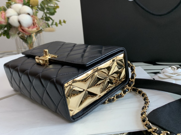 CL MINI FLAP BAG WITH HANDLE