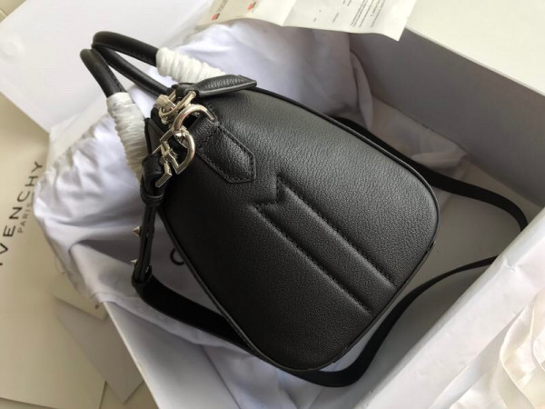 GIVENCHY ANTIGONA MINI/SMALL/MEDIUM IN GRAINED LEATHER