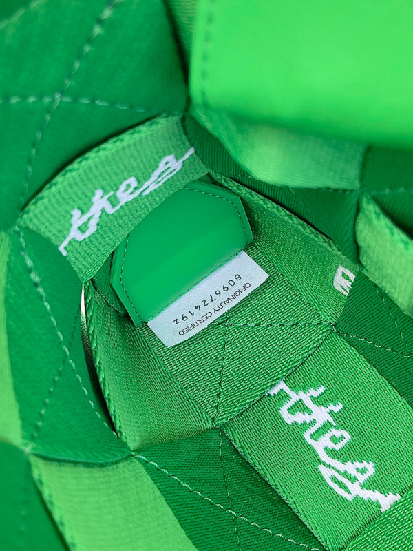 Bo*te*ga ve*ne*ta webbing