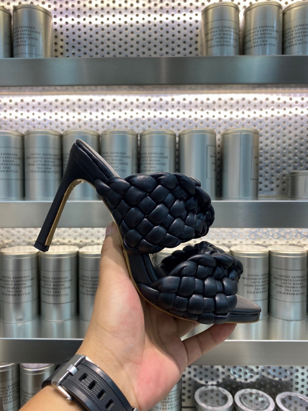 Bo*te*ga ve*ne*ta curve