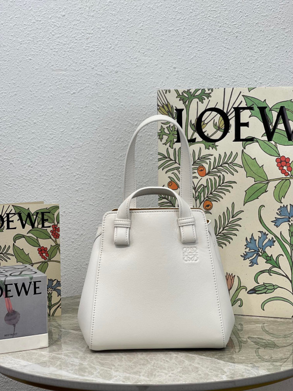 LOEWE Hammock Nugget bag