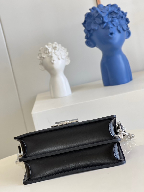 l**is V*t*n dauphine mm